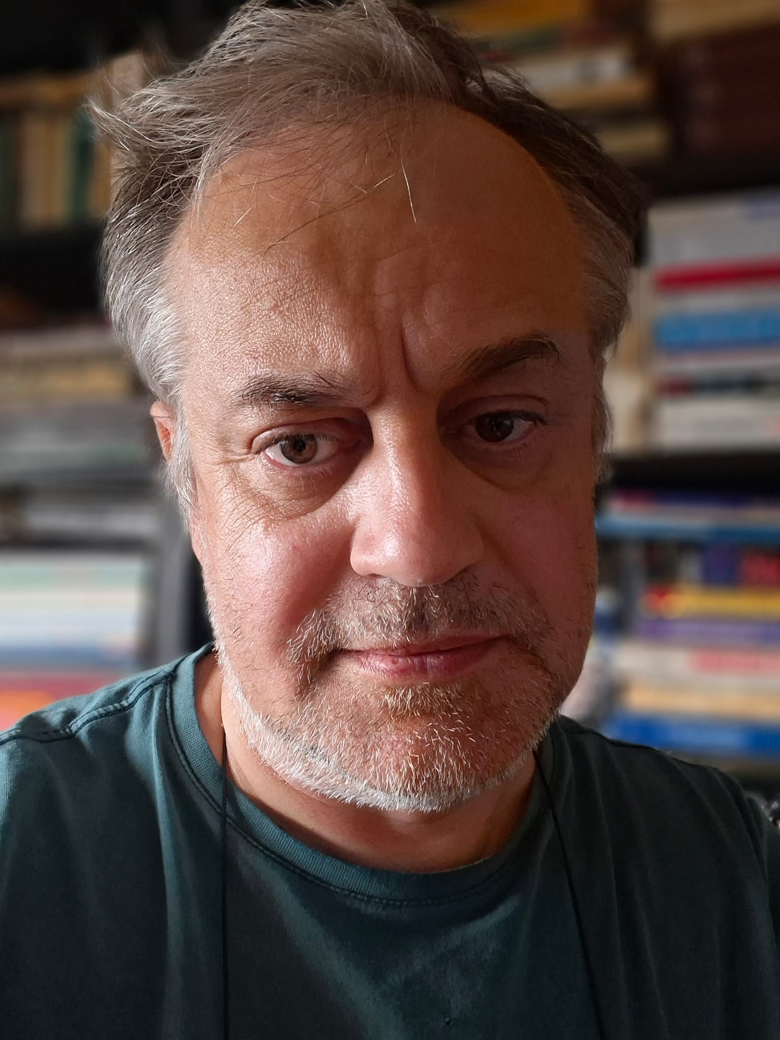 Interviurile Anthropos – Arthur Suciu despre filosofia istoriei la români. Partea I: periferie, identitate și sens